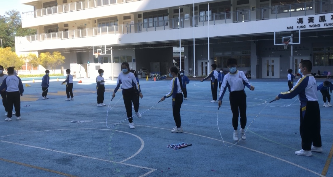 團體合作 學生可以從花式跳繩中獲得團體合作。